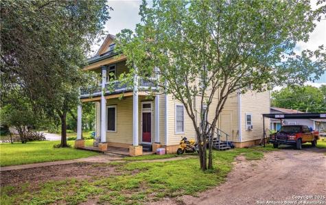 311 E Live Oak Street Seguin TX 78155