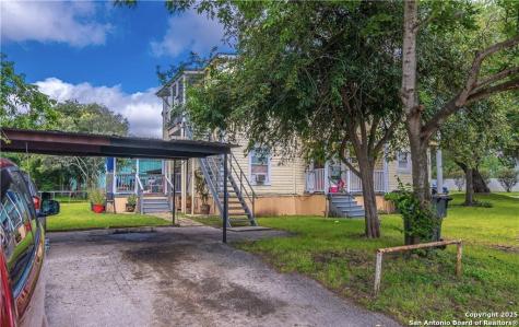 311 E Live Oak Street Seguin TX 78155