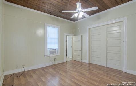 311 E Live Oak Street Seguin TX 78155
