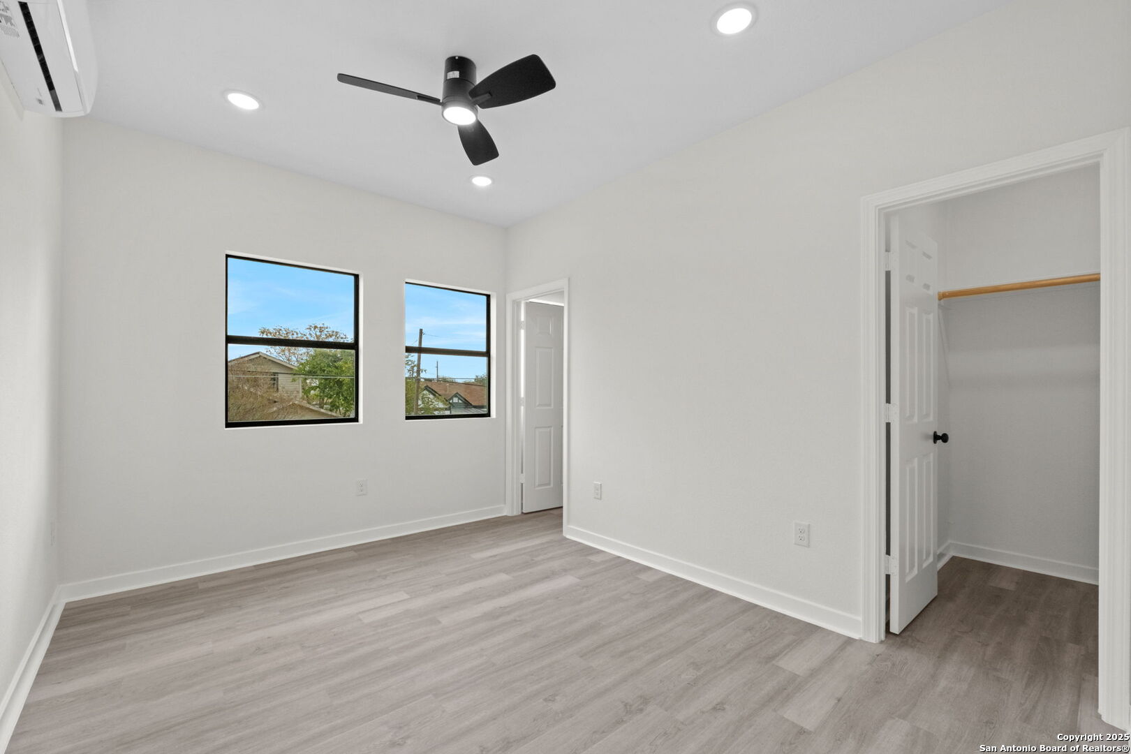 627 S Olive St, #102, 202 San Antonio TX 78203