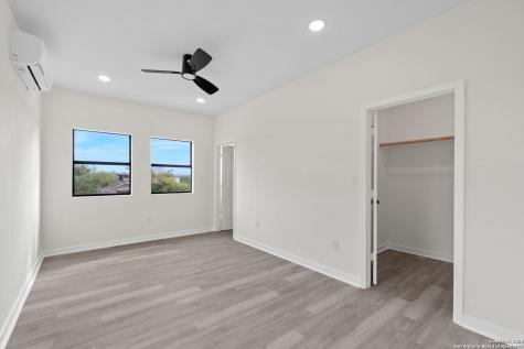 627 S Olive St, #102, 202 San Antonio TX 78203