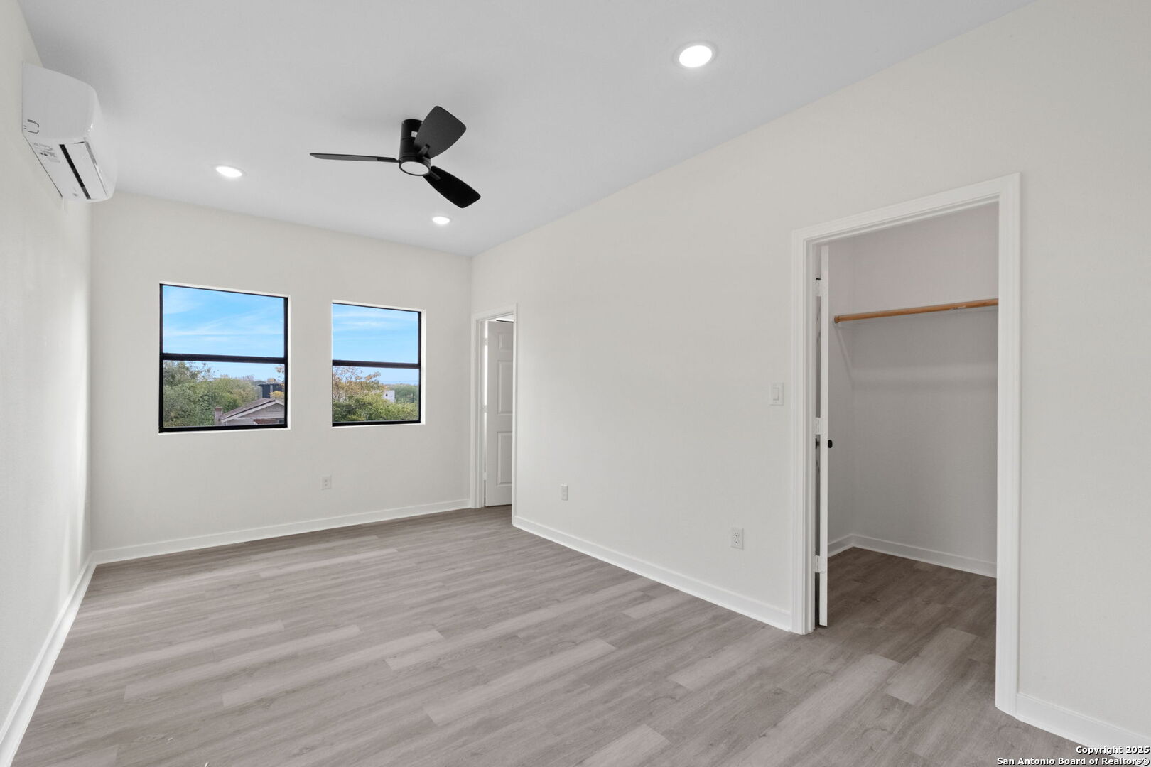 627 S Olive St, #102, 202 San Antonio TX 78203