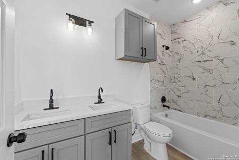 627 S Olive St, #102, 202 San Antonio TX 78203