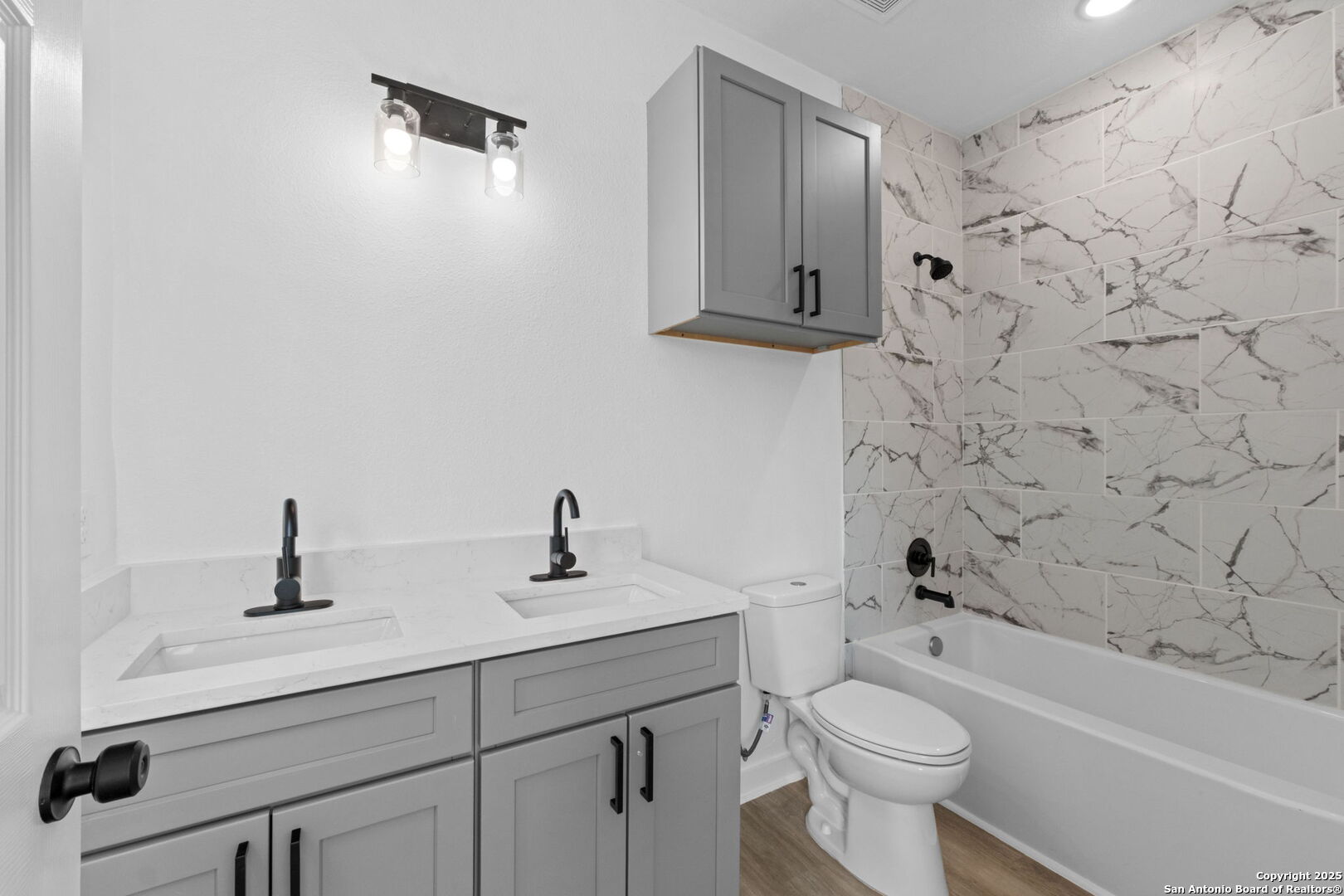 627 S Olive St, #102, 202 San Antonio TX 78203