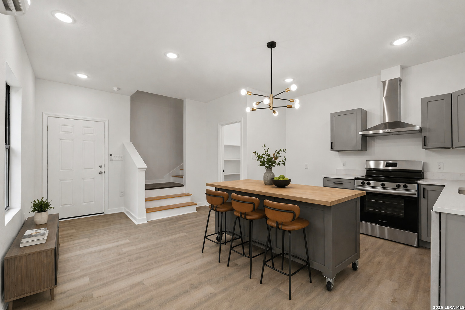 627 S Olive St, #102, 202 San Antonio TX 78203