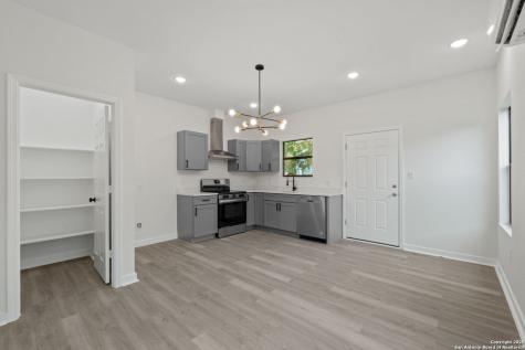 627 S Olive St, #102, 202 San Antonio TX 78203