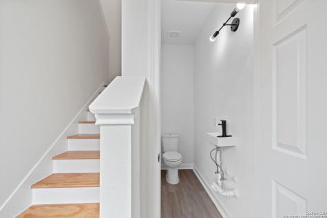 627 S Olive St, #102, 202 San Antonio TX 78203