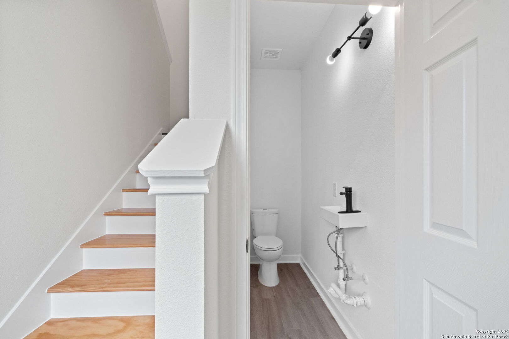 627 S Olive St, #102, 202 San Antonio TX 78203