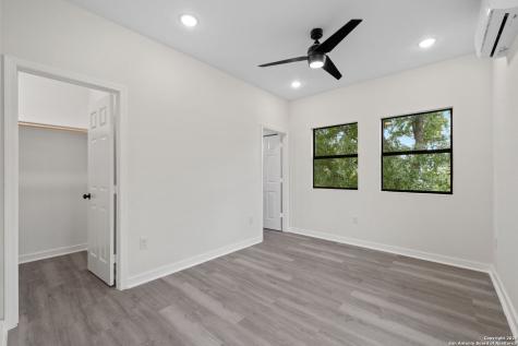 627 S Olive St, #102, 202 San Antonio TX 78203