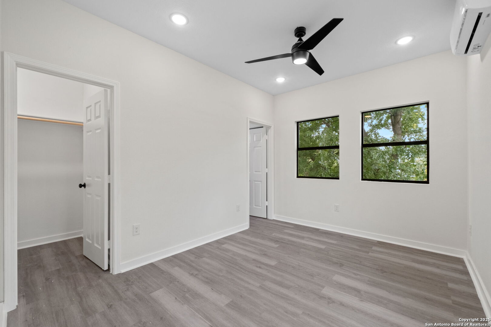 627 S Olive St, #102, 202 San Antonio TX 78203