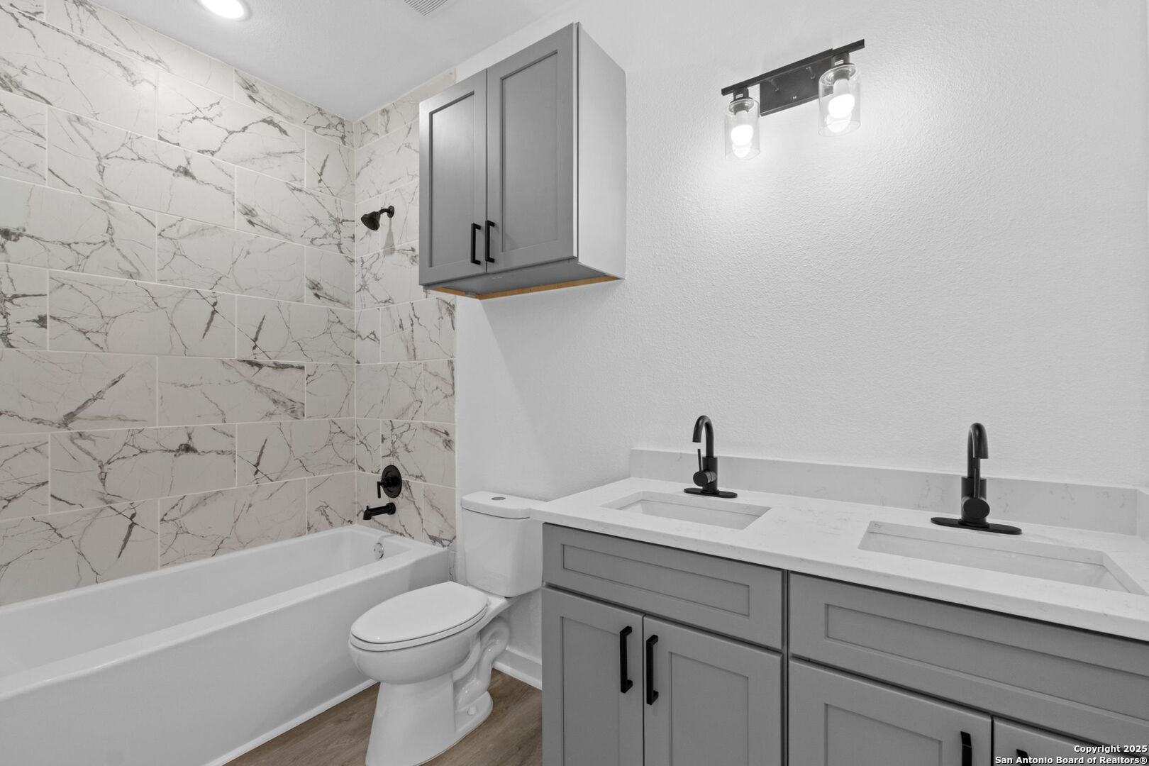 627 S Olive St, #102, 202 San Antonio TX 78203