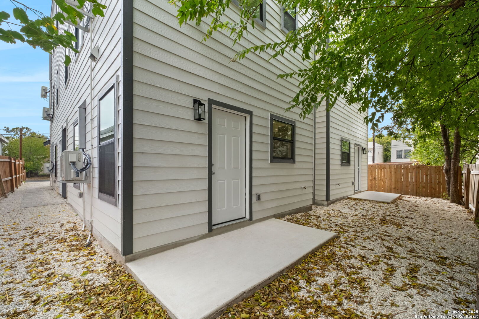 627 S Olive St, #102, 202 San Antonio TX 78203