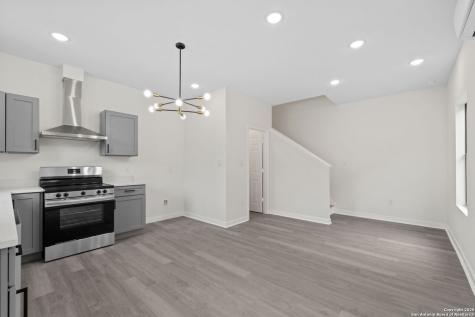 627 S Olive St, #102, 202 San Antonio TX 78203