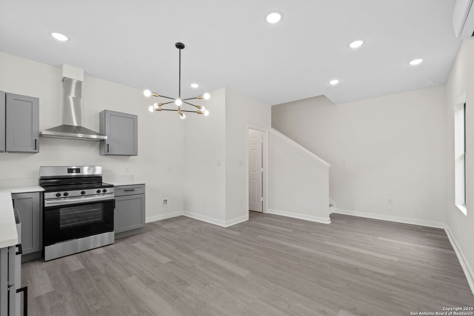 627 S Olive St, #102, 202 San Antonio TX 78203