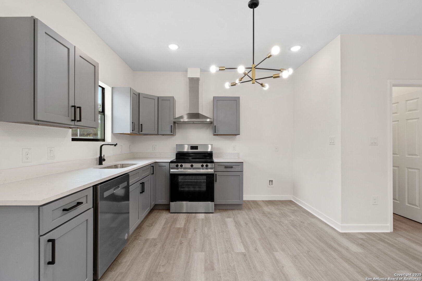 627 S Olive St, #102, 202 San Antonio TX 78203