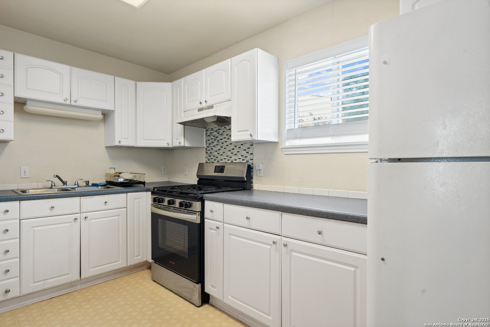 1448 W Summit Avenue San Antonio TX 78201