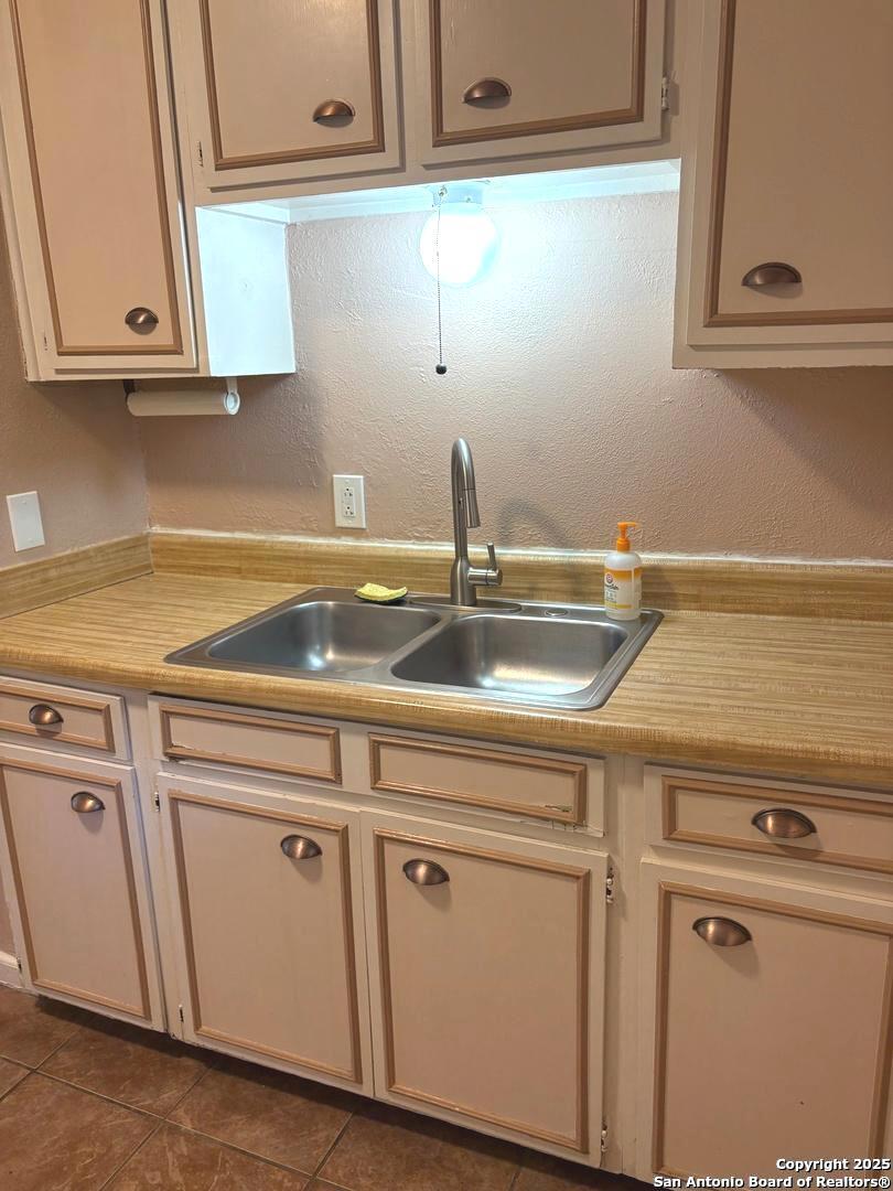 210 E Lullwood Avenue San Antonio TX 78212