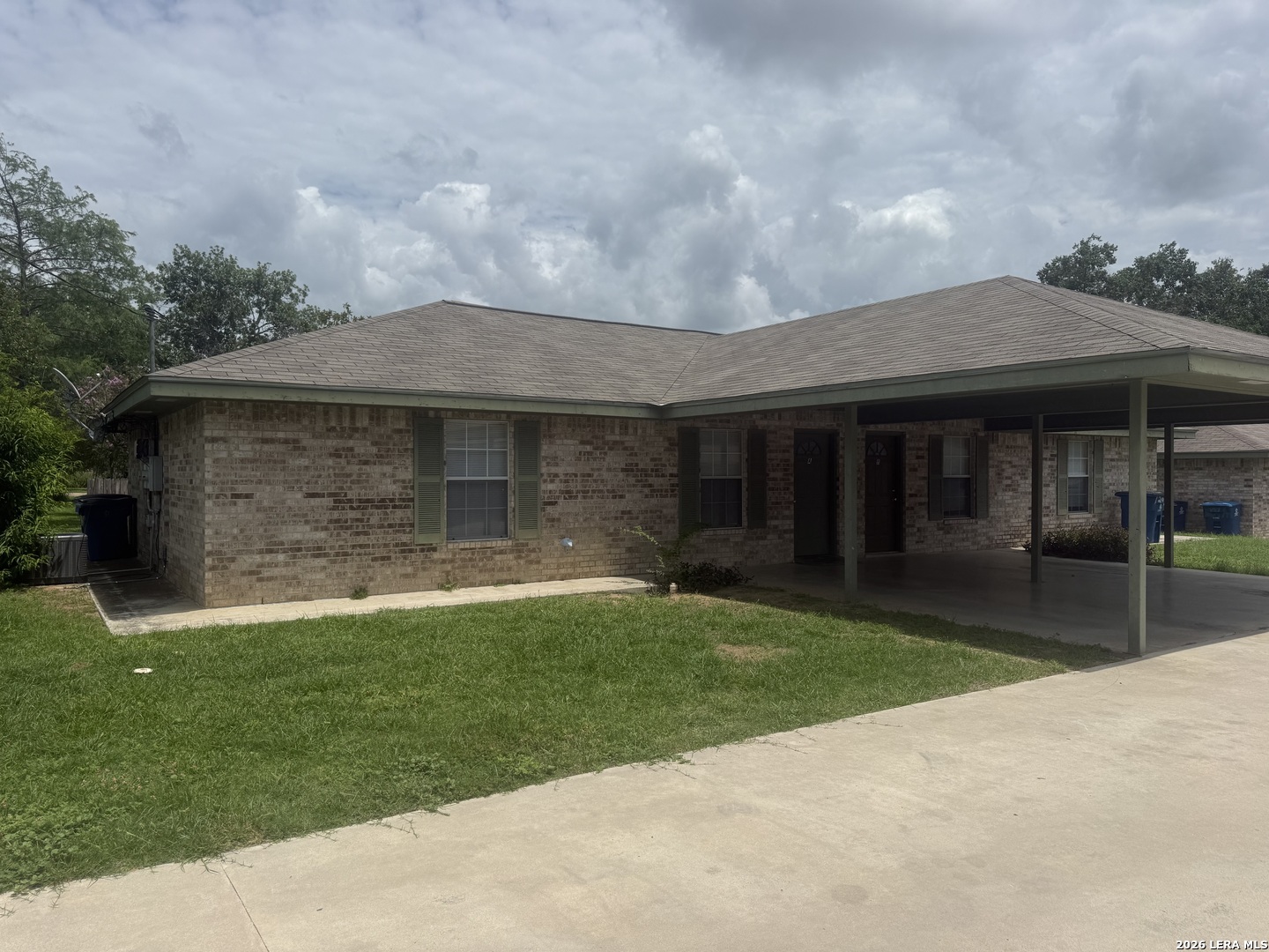 1207 & 1209 W Goodwin Street Pleasanton TX 78064