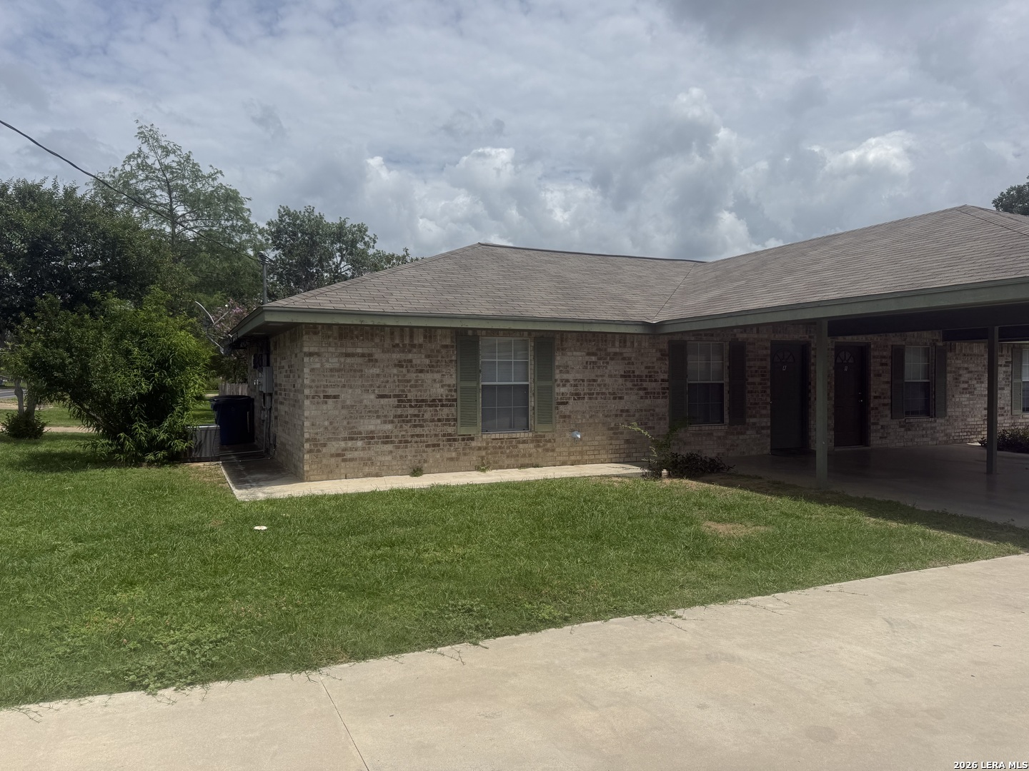 1207 & 1209 W Goodwin Street Pleasanton TX 78064