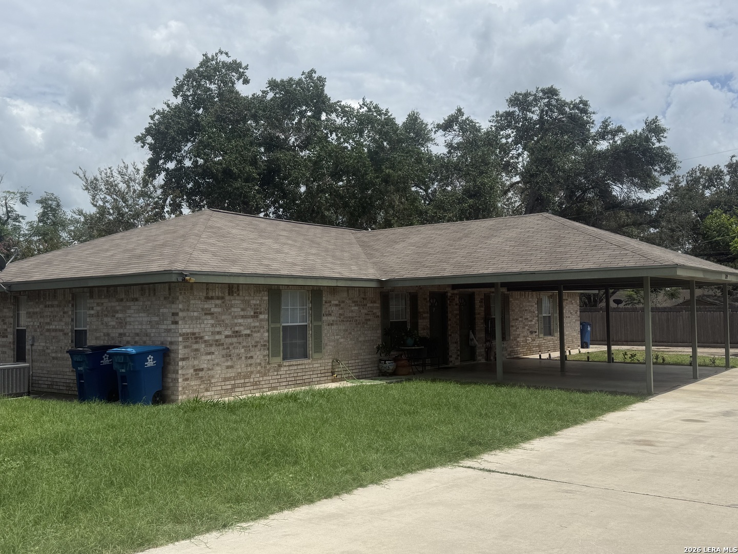 1207 & 1209 W Goodwin Street Pleasanton TX 78064