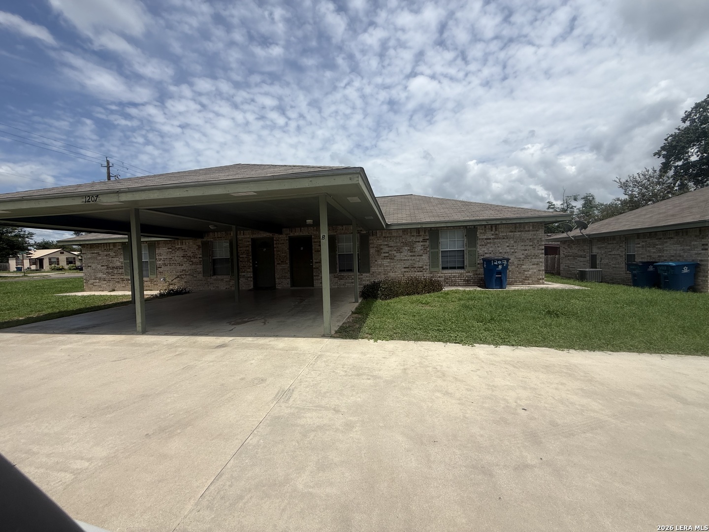 1207 & 1209 W Goodwin Street Pleasanton TX 78064