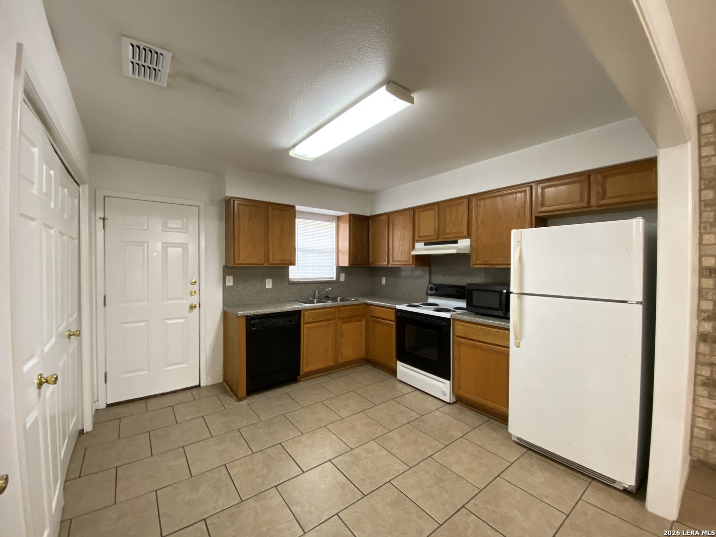 1207 & 1209 W Goodwin Street Pleasanton TX 78064