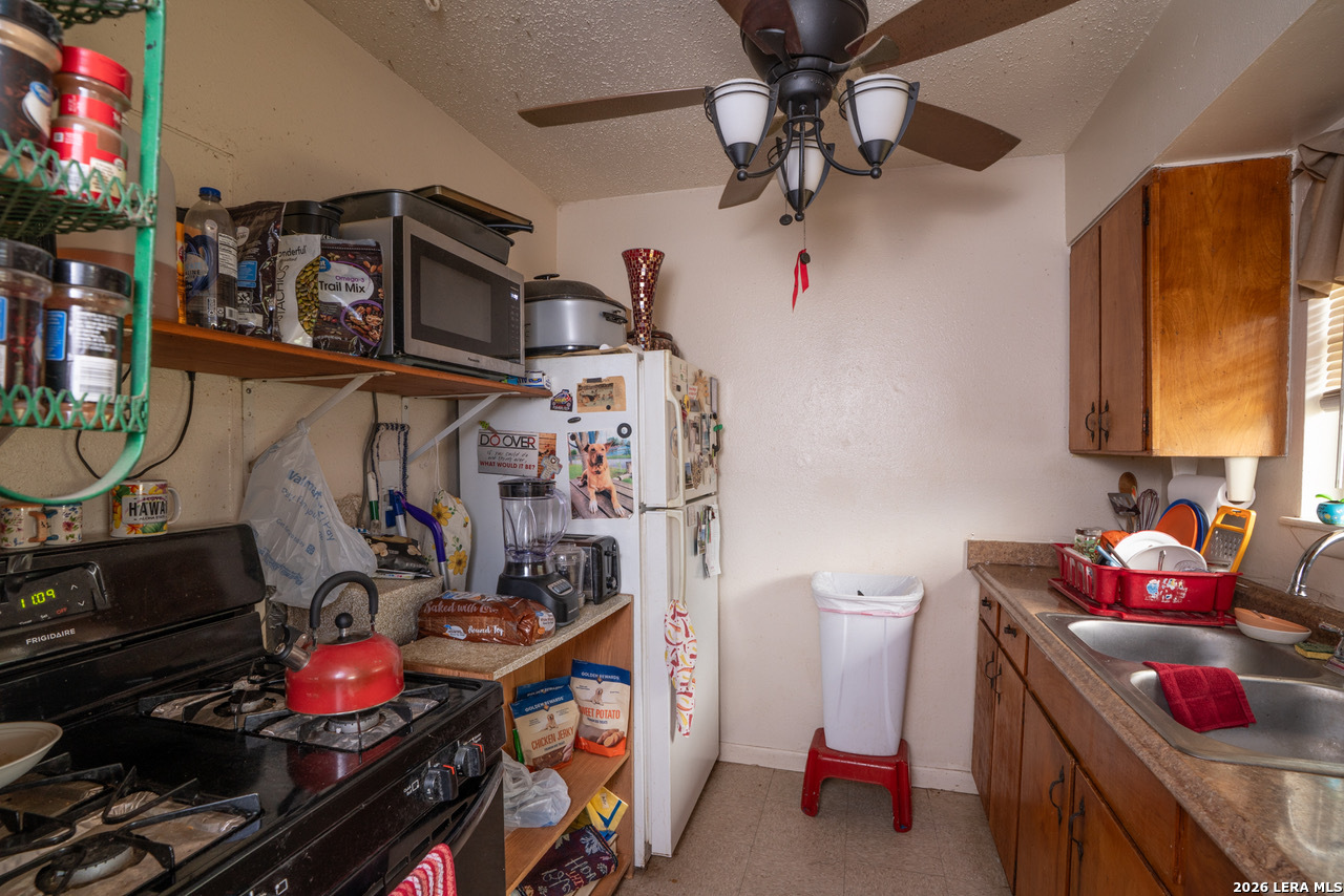 300/302 Koch Schertz TX 78154