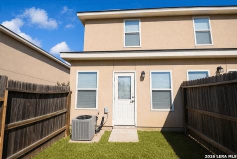 10719 Mathom Landing Universal City TX 78148
