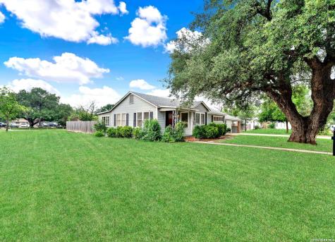 801 26th Street Hondo TX 78861