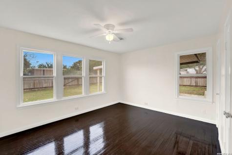 801 26th Street Hondo TX 78861