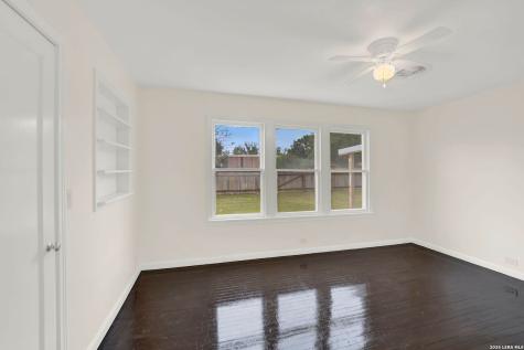 801 26th Street Hondo TX 78861