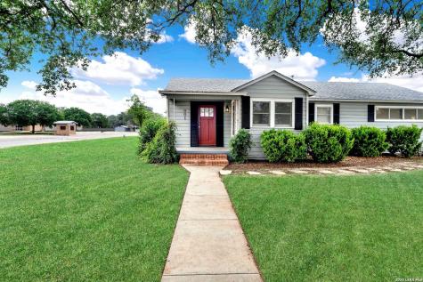 801 26th Street Hondo TX 78861