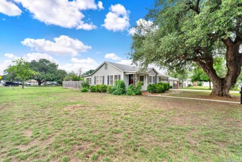 801 26th Street Hondo TX 78861