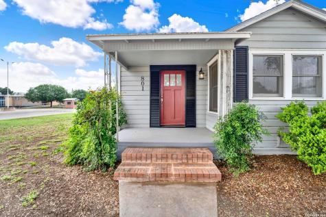 801 26th Street Hondo TX 78861