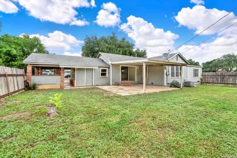 801 26th Street Hondo TX 78861