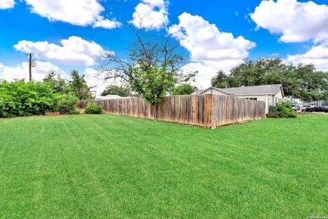 801 26th Street Hondo TX 78861