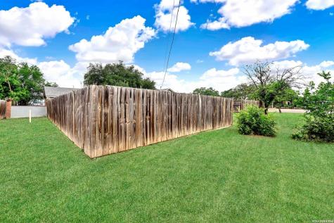 801 26th Street Hondo TX 78861