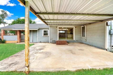 801 26th Street Hondo TX 78861