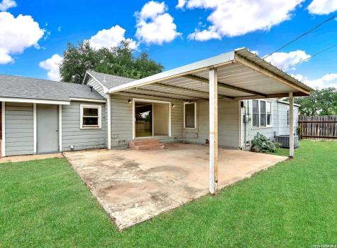801 26th Street Hondo TX 78861