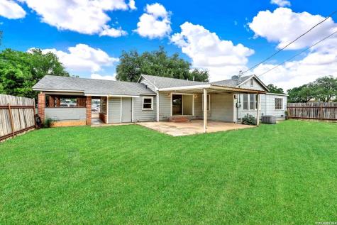 801 26th Street Hondo TX 78861