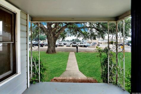 801 26th Street Hondo TX 78861