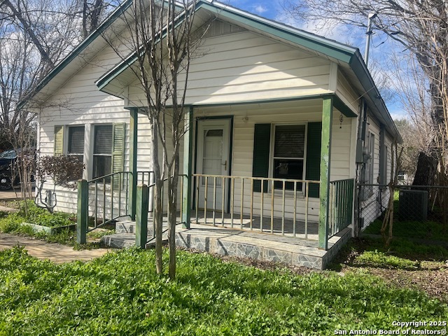 1117 Standish Floresville TX 78114