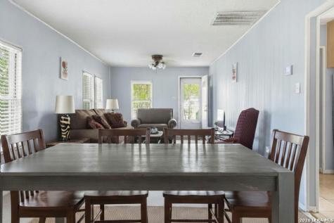 1117 Standish Floresville TX 78114