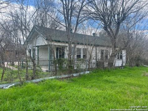 1117 Standish Floresville TX 78114