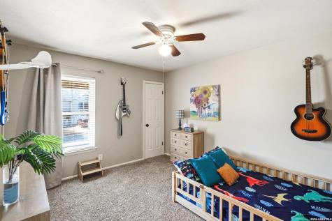 13314 Galicia Universal City TX 78148