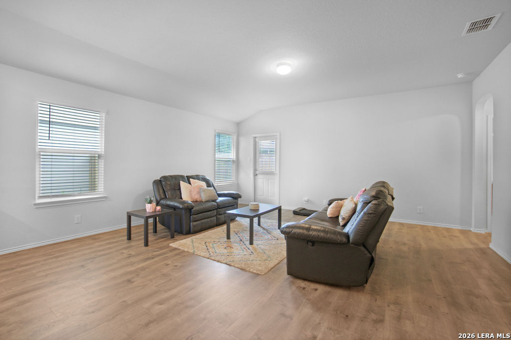 8135 Falcon Meadow Converse TX 78109