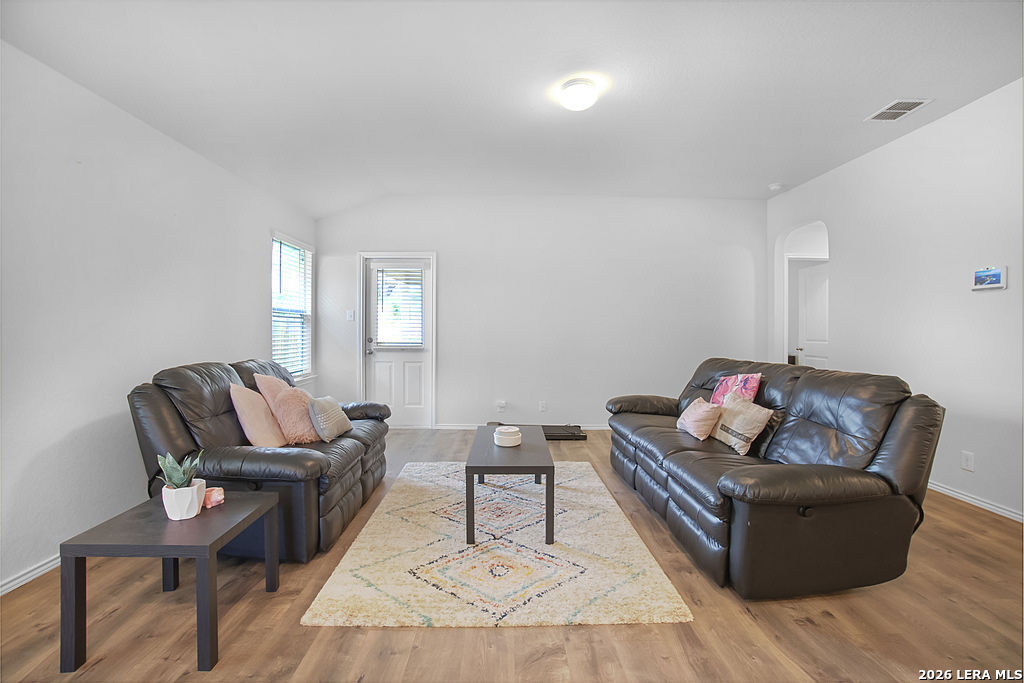 8135 Falcon Meadow Converse TX 78109