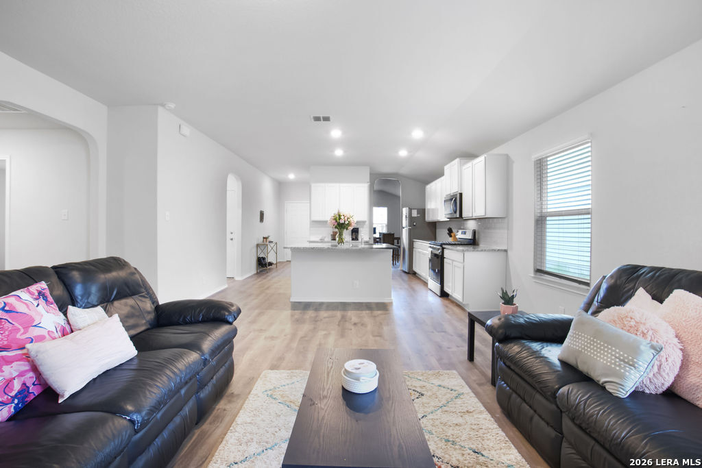 8135 Falcon Meadow Converse TX 78109