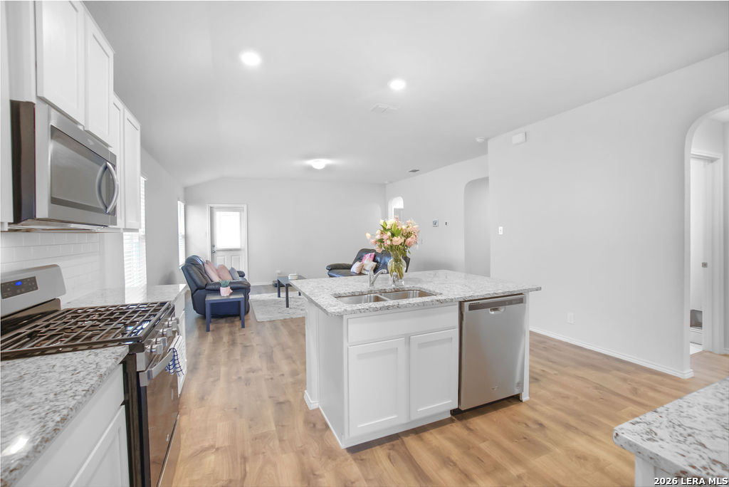 8135 Falcon Meadow Converse TX 78109