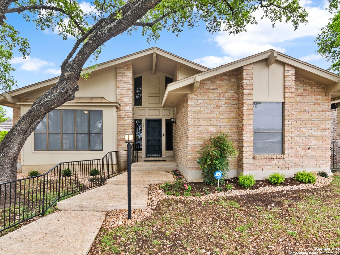 9214 Jole Cove Windcrest TX 78239